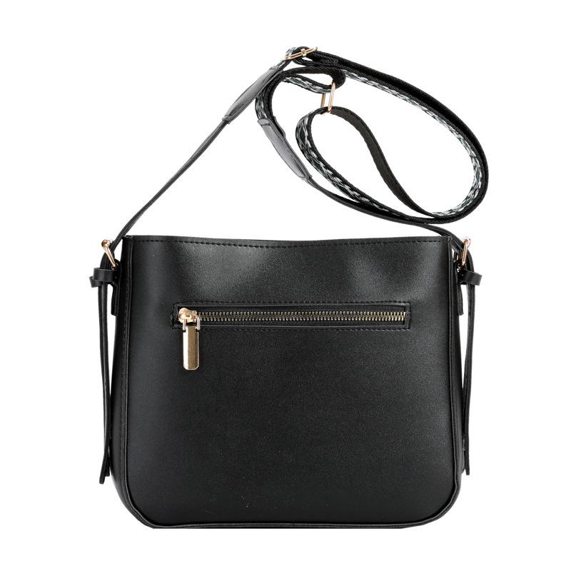 Womens Hudson Pebbled Leather Large Messenger Crossbody  |  Crossbody Bags Crossbody Bags Black